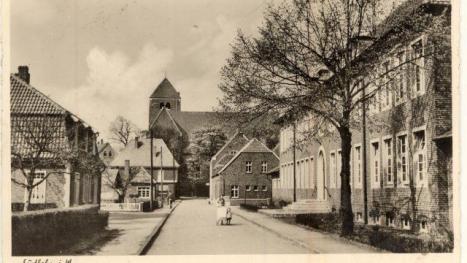 Schwarz/Weiss Bild der Bahnhofstraße in Südlohn anno 1849