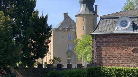 Ansicht der Gemener Burg bei herlichem Wetter